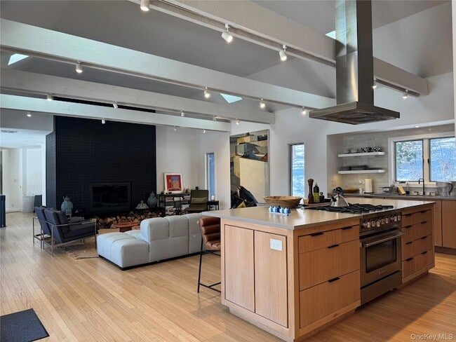 Building Photo - 222 Hurley Rd