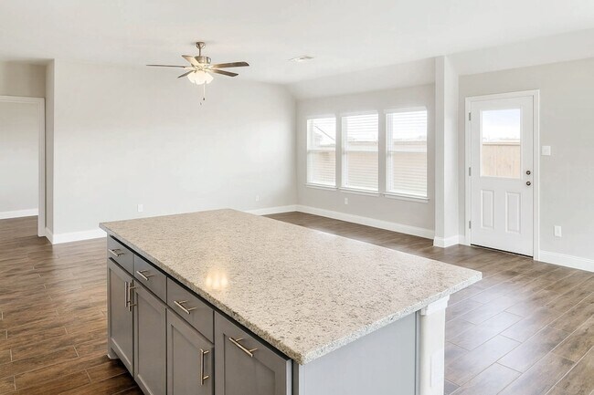 Building Photo - 292 Sunnyside Dr