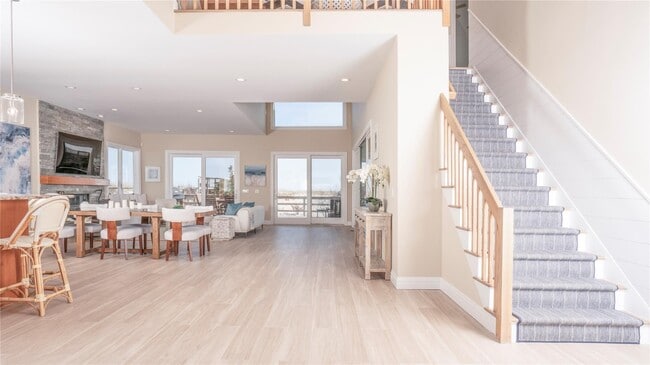 Building Photo - 825 Dune Rd