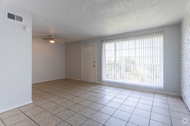 1 BR, 1 BA - 736 SF - Fair Oaks Apartments