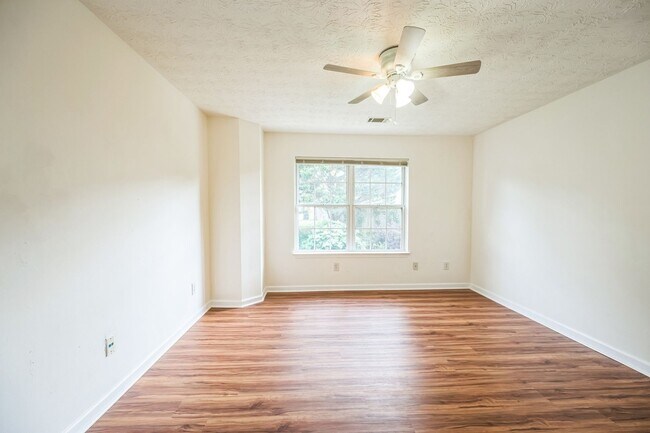Building Photo - Spacious 4BR House in Lawrenceville