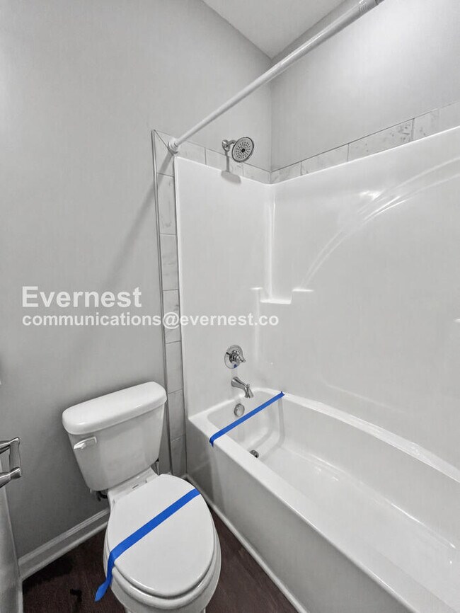 Building Photo - Limited Time Special Offer / 4 Bed, 2 Bath Home with Fenced Yard & Garage / Pet-Friendly / Vouche...