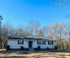 Building Photo - Freshly Renovated 3/2 on a Private 2 Acre Lot