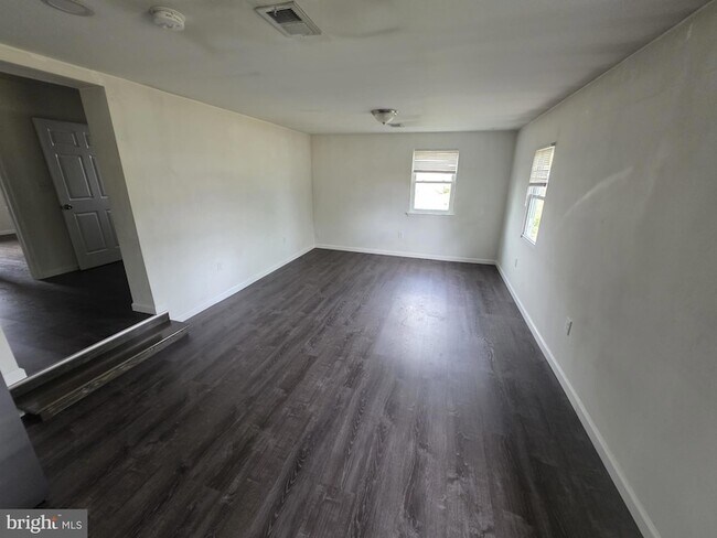 Building Photo - 203 E Cedarville Rd