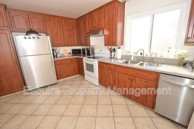 Building Photo - 6801 Dove St