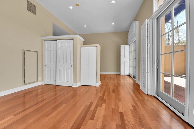 Building Photo - $1,900.00, 1 bed, 1 bath, located in Denve...