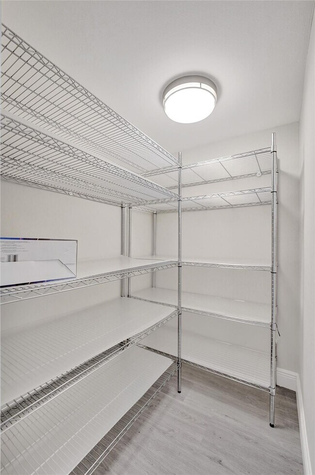 Building Photo - 3800 N Hills Dr