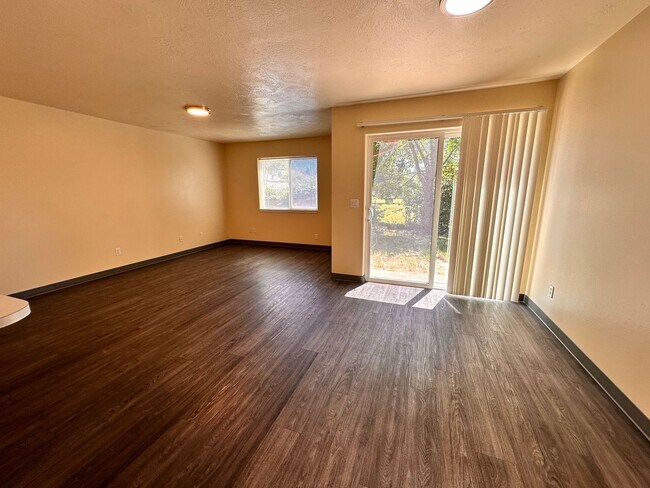 Building Photo - 2607 S Cloverleaf Loop