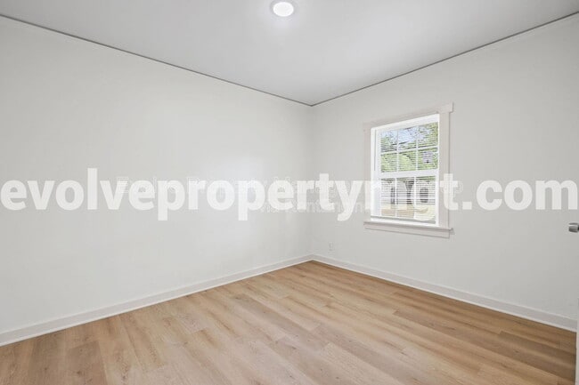 Building Photo - 1564 S Perkins Rd