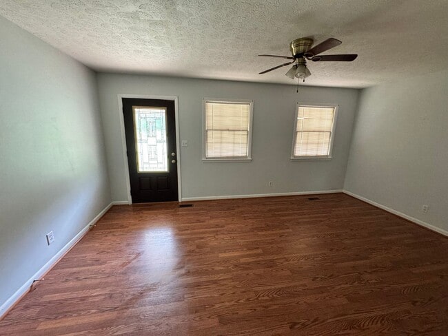 Building Photo - 3018 Delano Pl