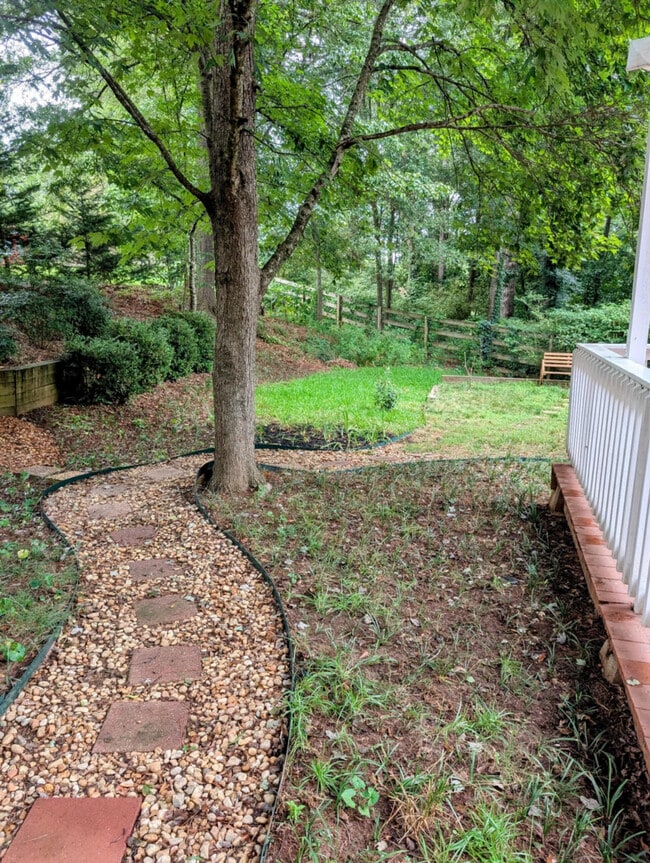 Building Photo - Room in House on Karl Ct