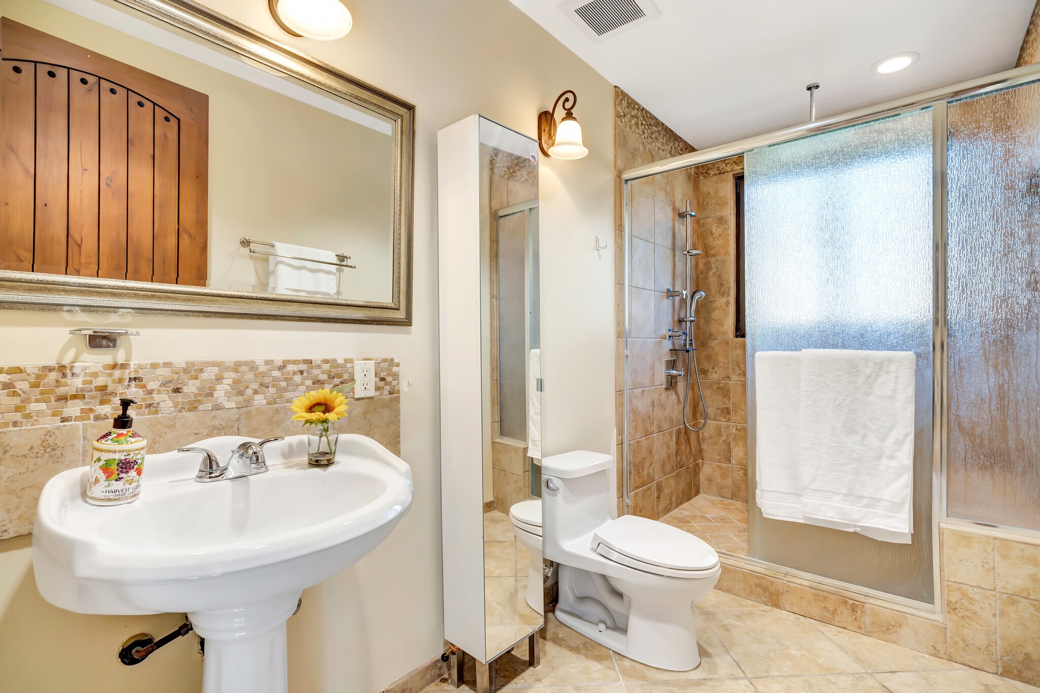 Building Photo - 44 Hackamore Ln
