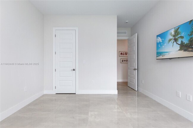 Building Photo - 1830 Meadows Dr