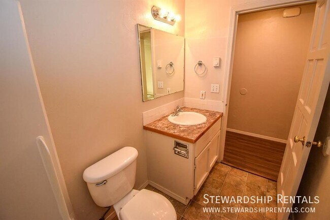 Building Photo - 2427 Miami Ln