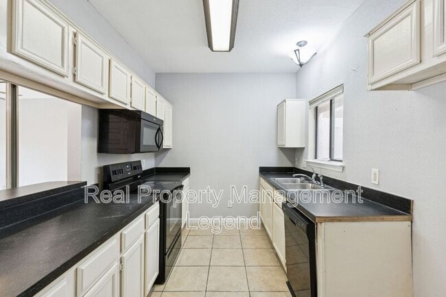 Building Photo - 5550 Spring Valley Rd