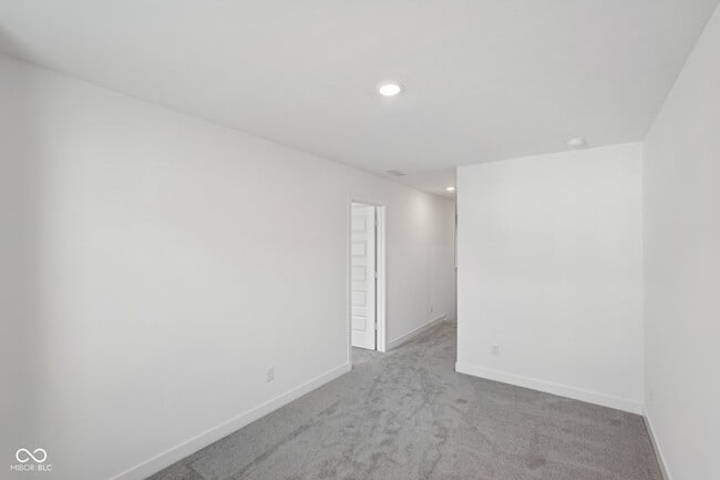 Building Photo - 15246 Swallow Fls Wy