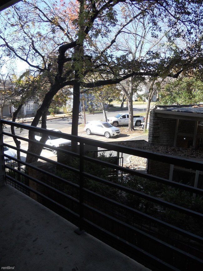 Building Photo - 1 br, 1 bath  - 502 W 17th St B