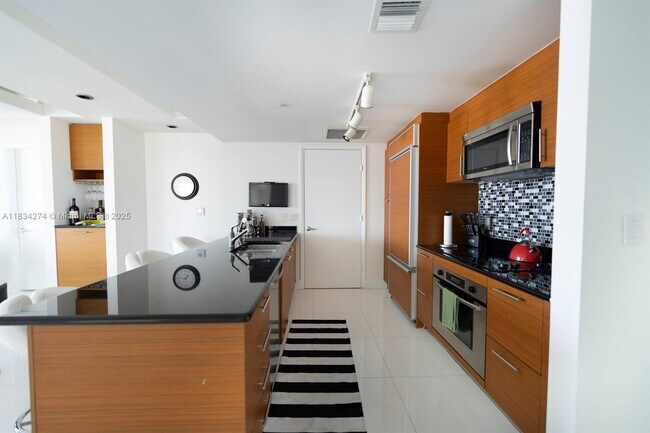 Building Photo - 50 Biscayne Blvd