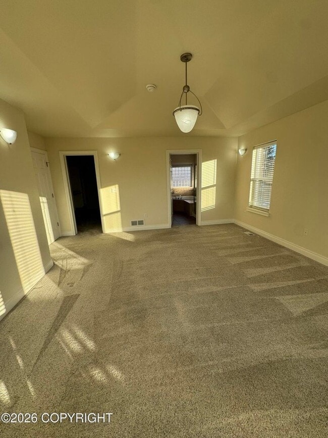 Building Photo - Stunning home in Goldenview