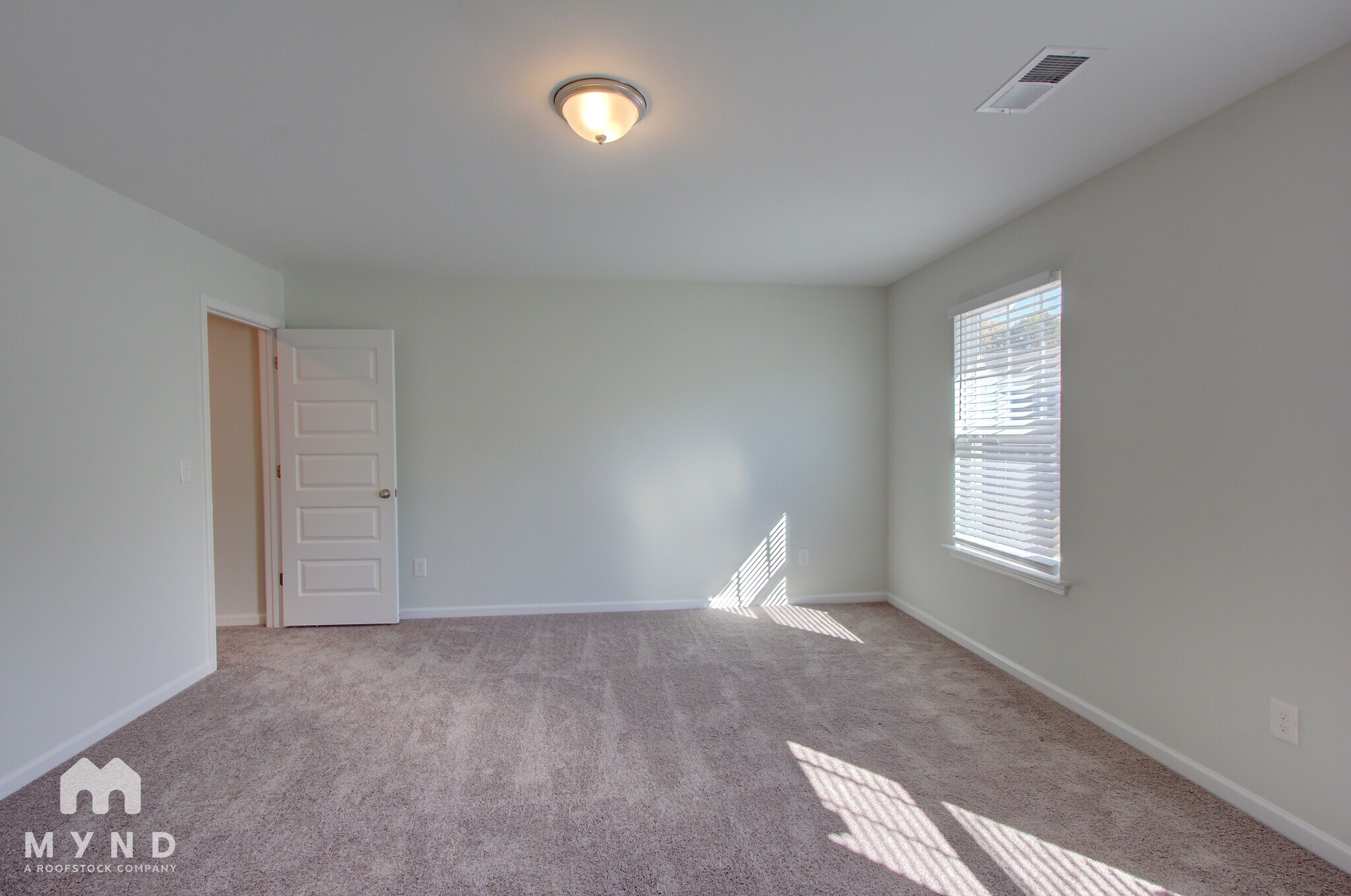Building Photo - 863 Bergenfield Ln