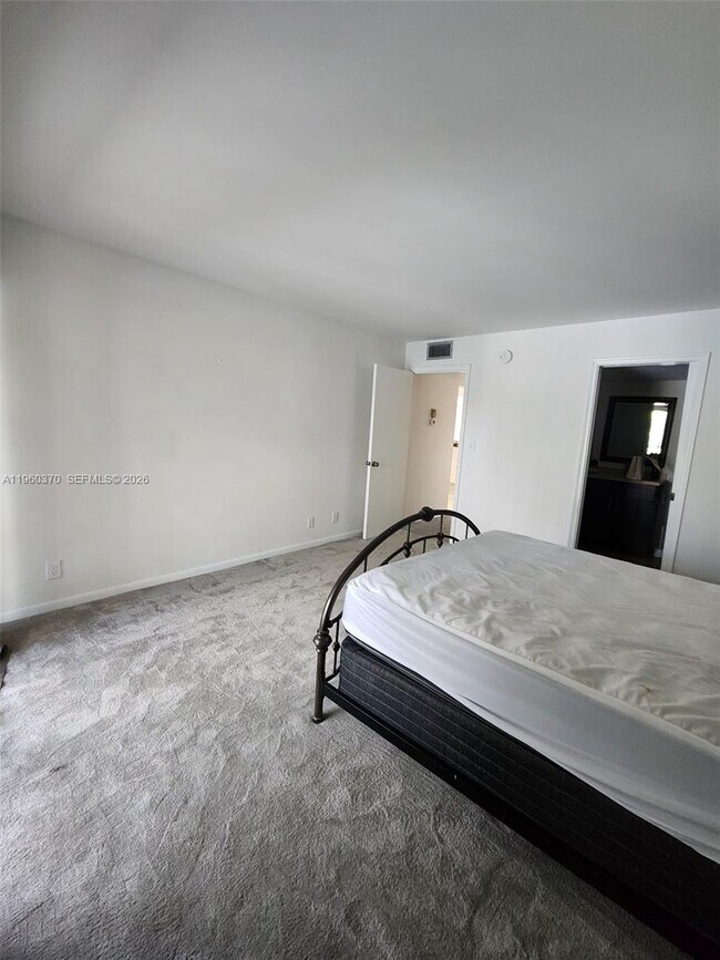 Building Photo - 2304 Lucaya Ln