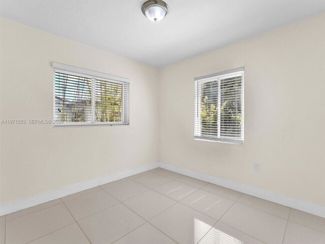 Building Photo - 6510 SW 63rd Ct