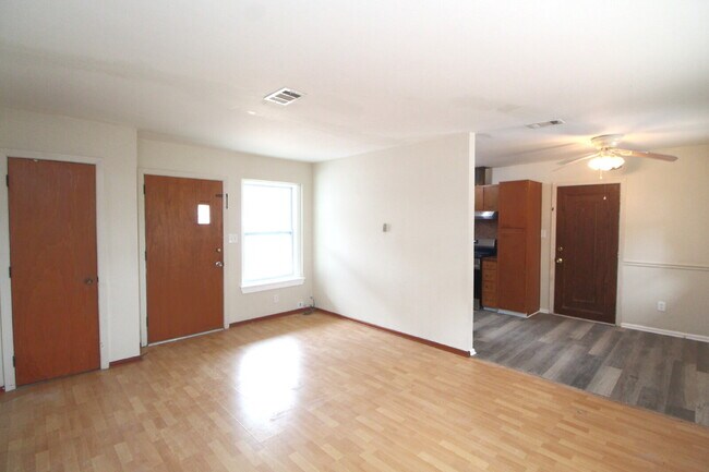 Building Photo - Updated 3-Bedroom Home with Carport & Outdoor Laundry!