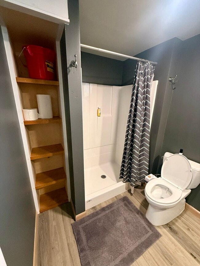 Building Photo - Stunning 3 Bed / 2 Bath Home on 10th Street!