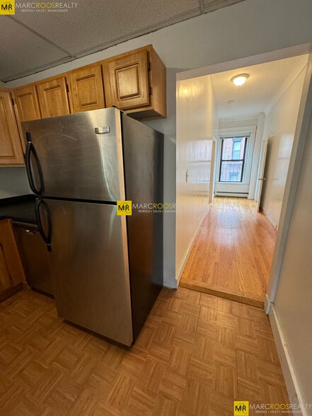 Building Photo - 587 Beacon St