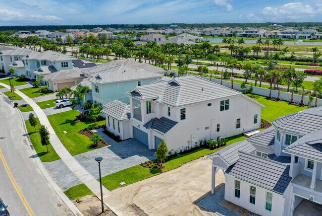 Building Photo - 9346 Crestview Cir