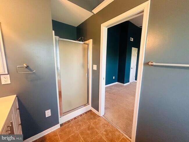 Building Photo - 400 Munsons Hill Ct