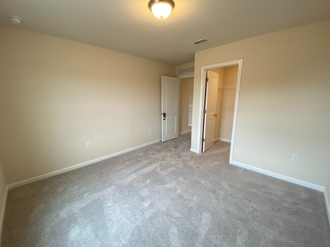 Building Photo - Room in House on Sugarplum Road