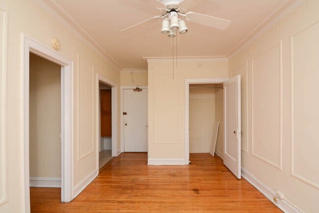 Building Photo - 1023 N Dearborn St