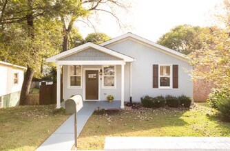 Building Photo - Spacious 3-Bedroom, 2-Bath Home in East Nashville