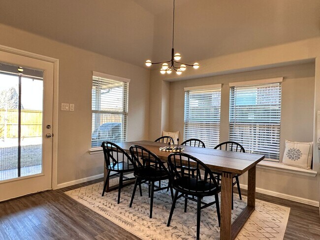 Building Photo - 1104 Magpie Lane