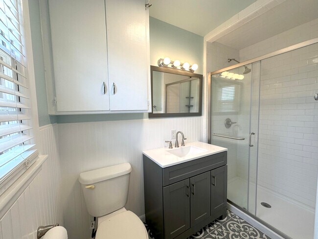 Building Photo - 2009 43rd St