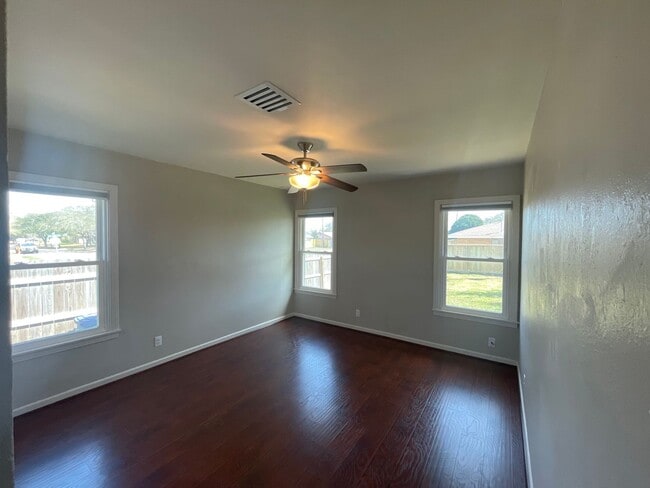 Building Photo - Beautiful 2 Bed / 1 Bath Home – Prime Location