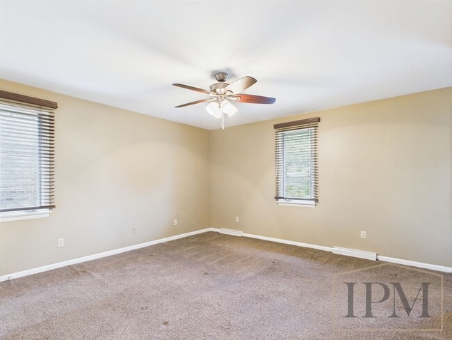 Building Photo - Fabulous 4 bedroom! York Suburban school d...