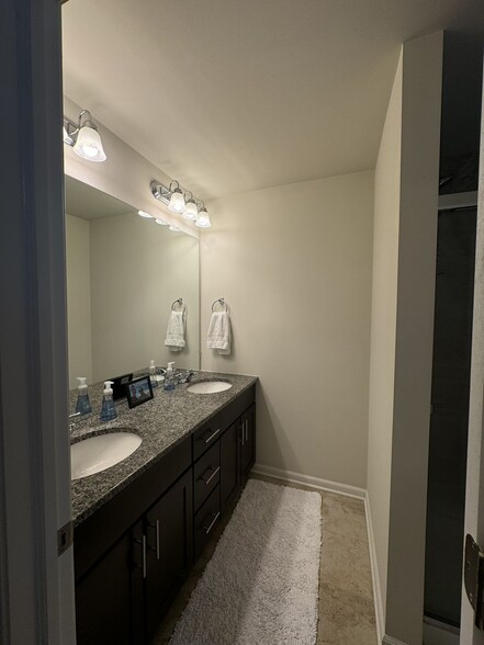 Building Photo - 2948 Glenbar Cir
