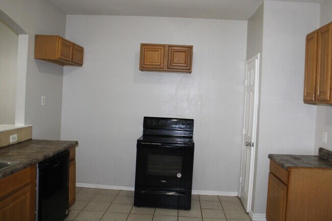 Building Photo - 1823 Smoke Tree Ln