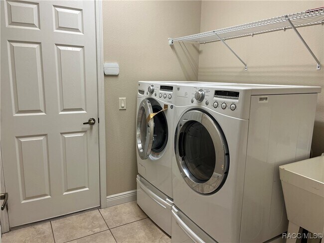 Building Photo - 1569 W Caroline Path