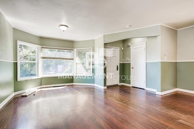Building Photo - LOCATION, LOCATION, LOCATION! Spacious S Portland Home Walking Distance to PSU and Downtown! MUST...