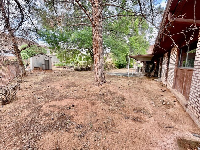 Building Photo - Remodeled Three Bedroom Home in Desirable Bloomington