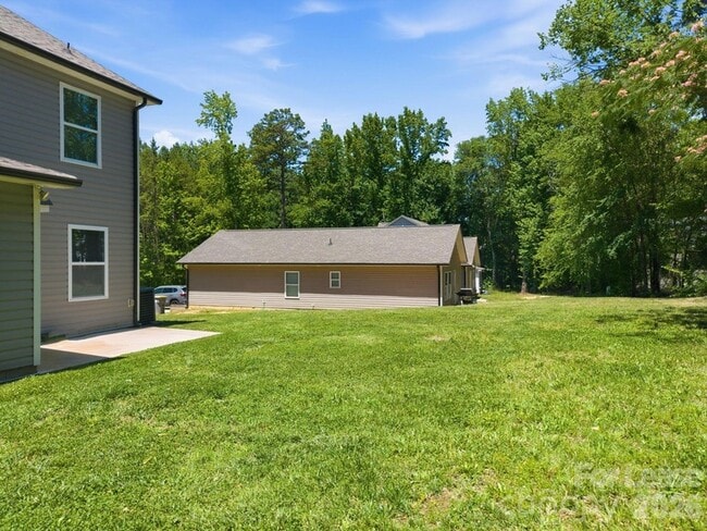 Building Photo - 1361 Ontario Dr