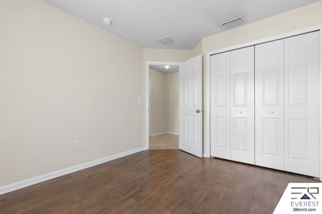 Building Photo - 9 Waywood Pl