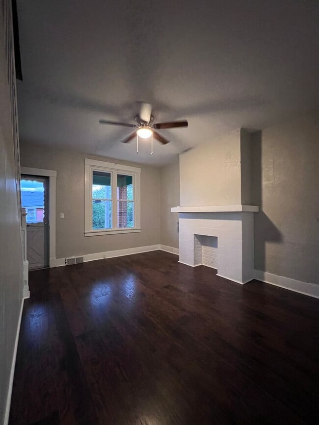 Building Photo - Updated 2BR Townhouse now showing!