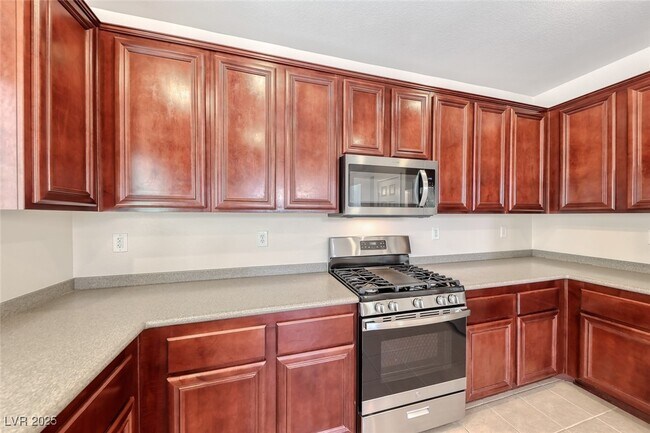 Building Photo - 708 Point Bluff St