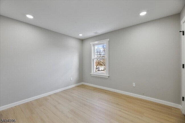 Building Photo - 143 Johnston Ave