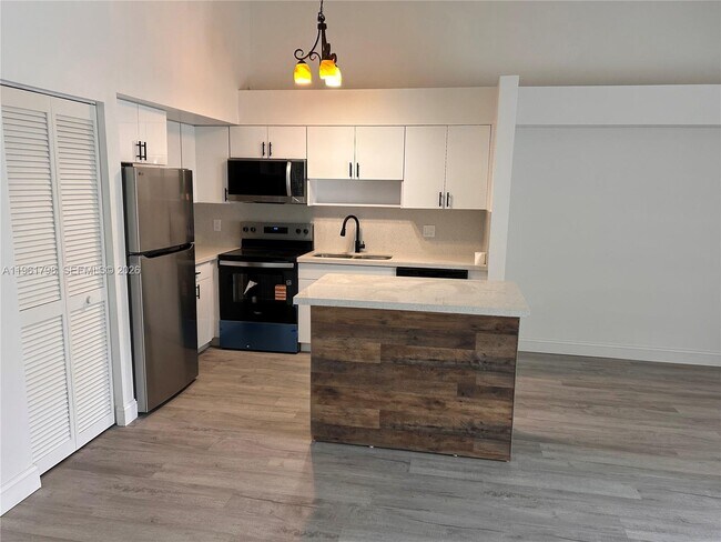 Building Photo - 7450 NW 34th St