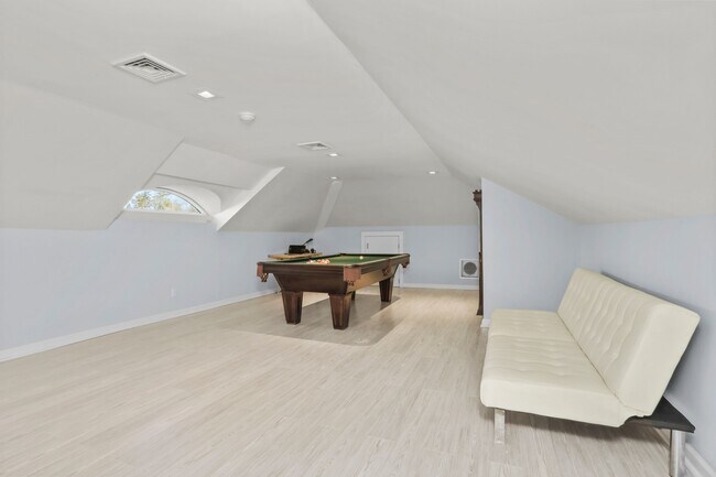 Building Photo - 30 Bayside Terrace
